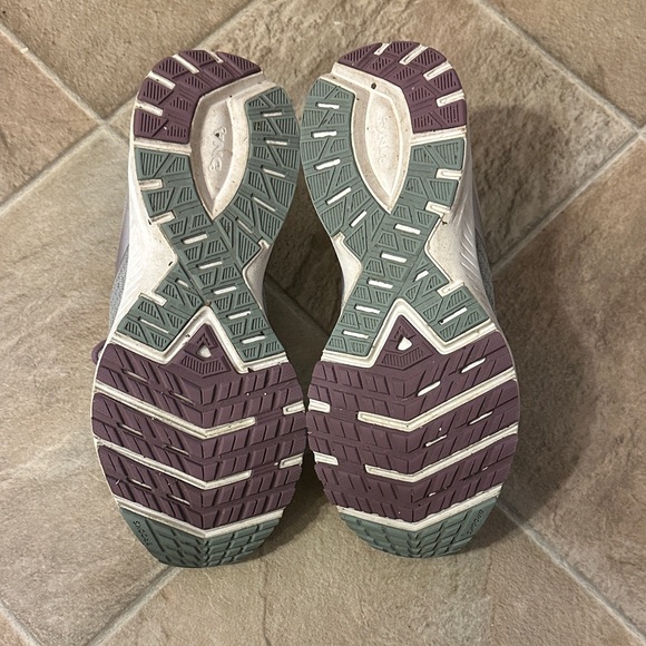 Brooks Launch Women's Athletic Shoes in Gray and Purple - Picture 4 of 5